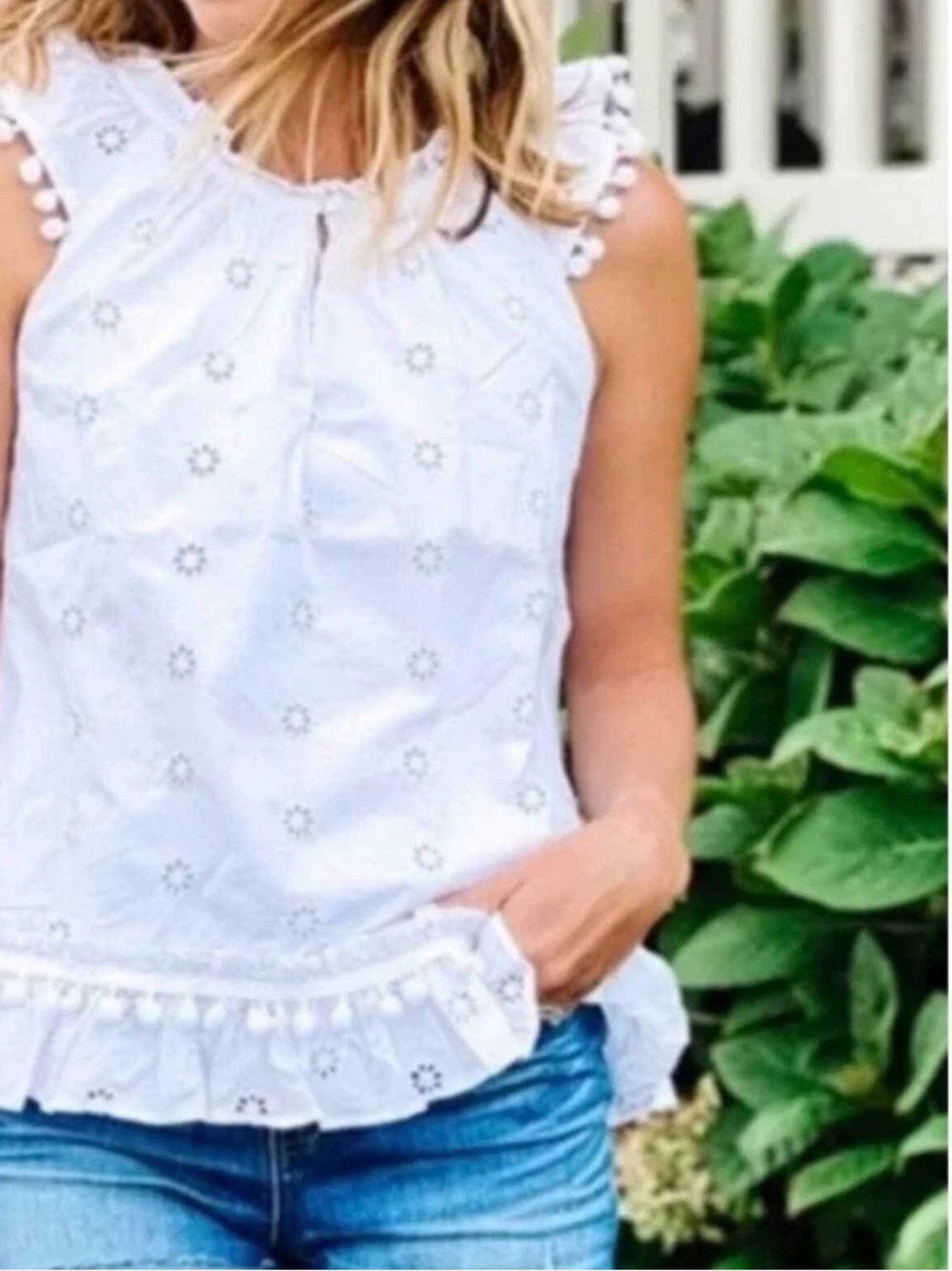 Women’s J. Crew White Eyelet Pompom
Sleeveless Top Size XXL